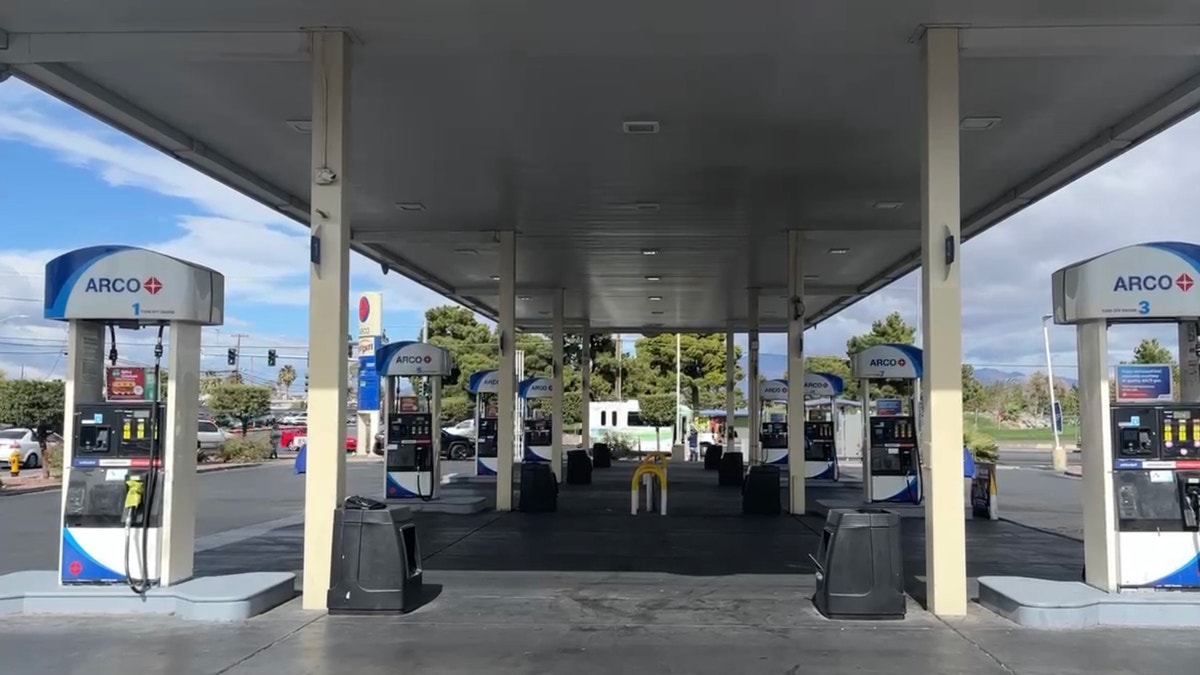 A Gas station in Las Vegas with no customers