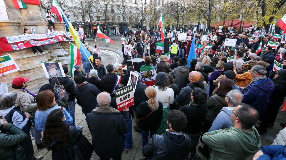 Paris protests support Iran