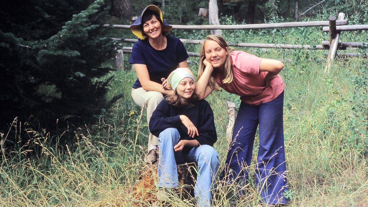 Jan Broberg with her mother and sister