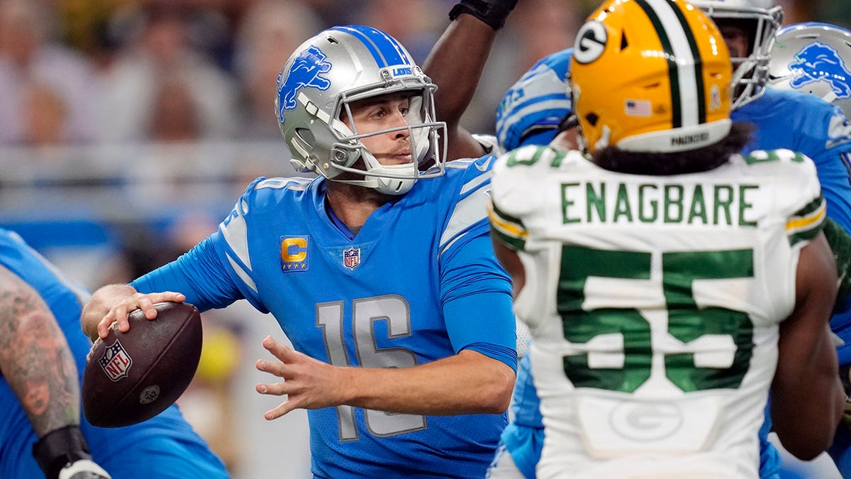 Packers lose to Lions 15-9 as Aaron Rodgers & offense repeatedly fall apart  in the red zone - Acme Packing Company