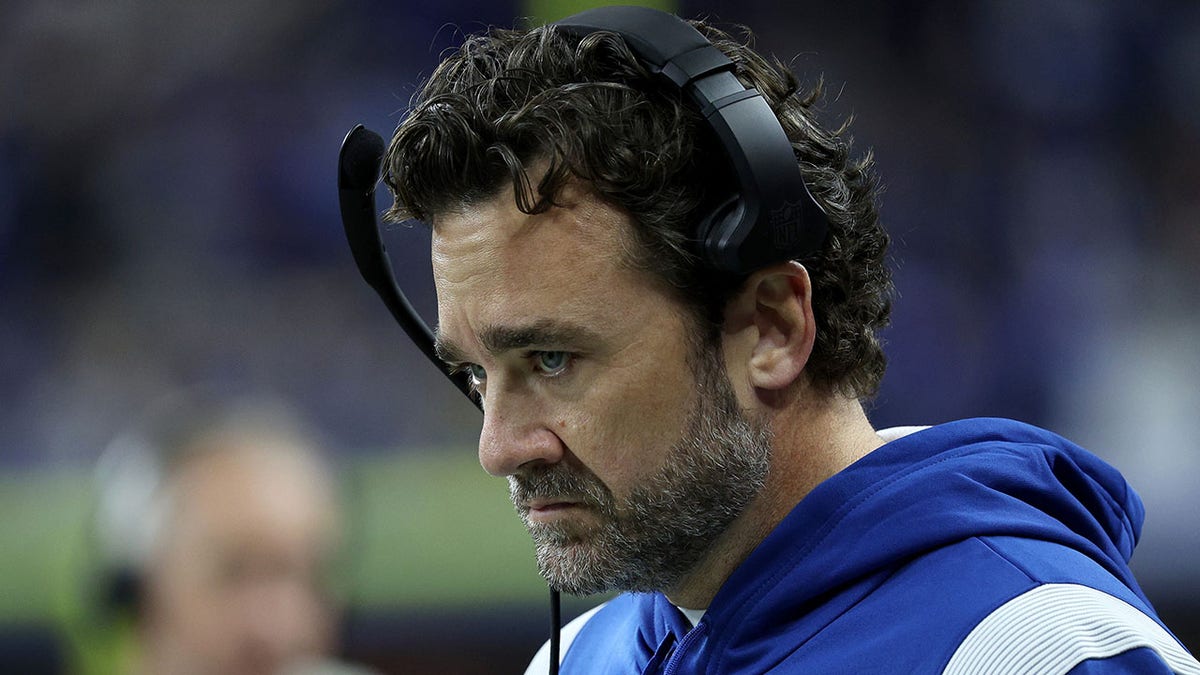 Jeff Saturday looks downcast