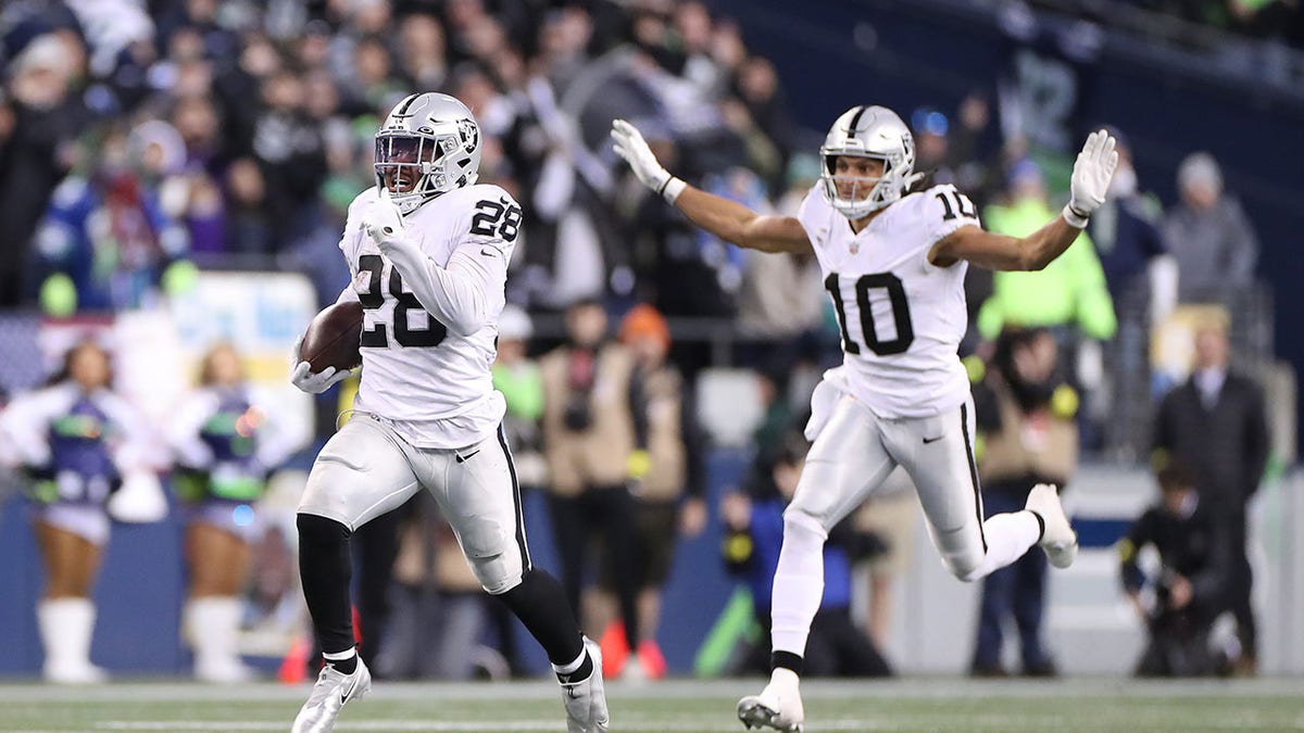 Josh Jacobs runs for a TD