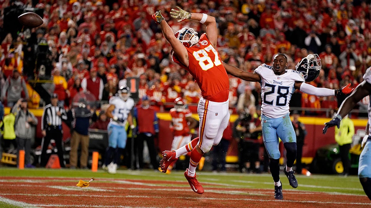 Titans' holding penalty allows Chiefs another shot at tying game, NFL world  left puzzled