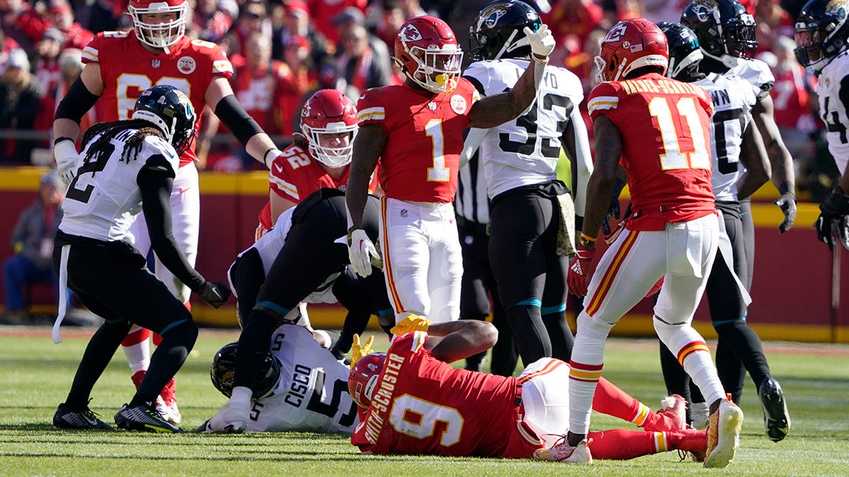 JuJu Smith-Schuster hits the ground