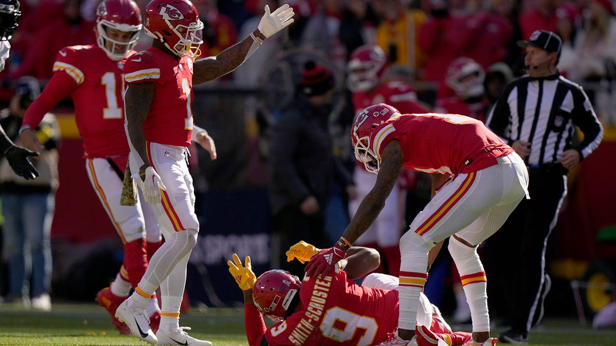 JuJu Smith-Schuster hit hard