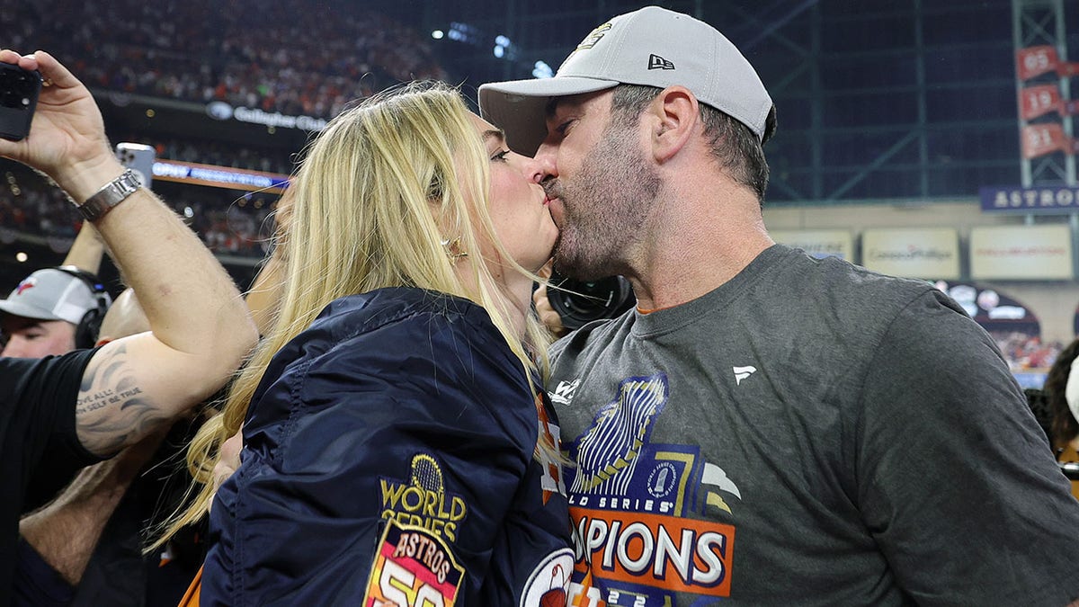 Kate Upton crashes FOX set to celebrate with husband Justin Verlander:  'He's such an artist out there