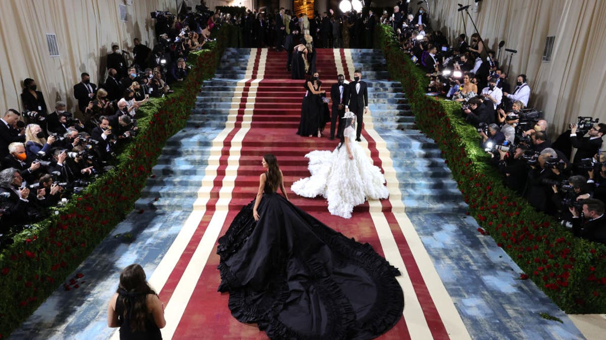 Kendall Jenner arrives at the Met
