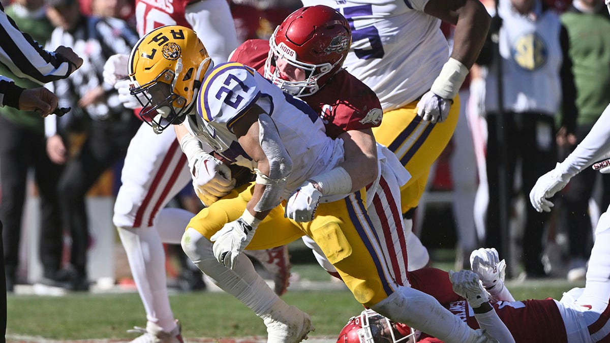 LSU running back tackled by Arkansas player