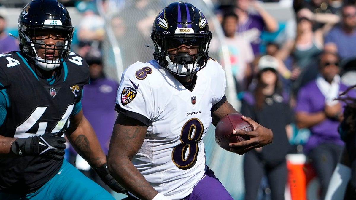 Lamar Jackson, Baltimore Ravens revel in record-setting NFL contract