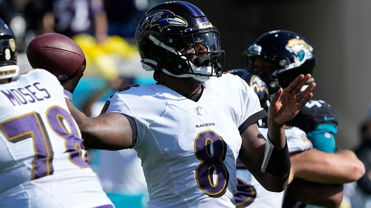 Lamar Jackson throws a pass