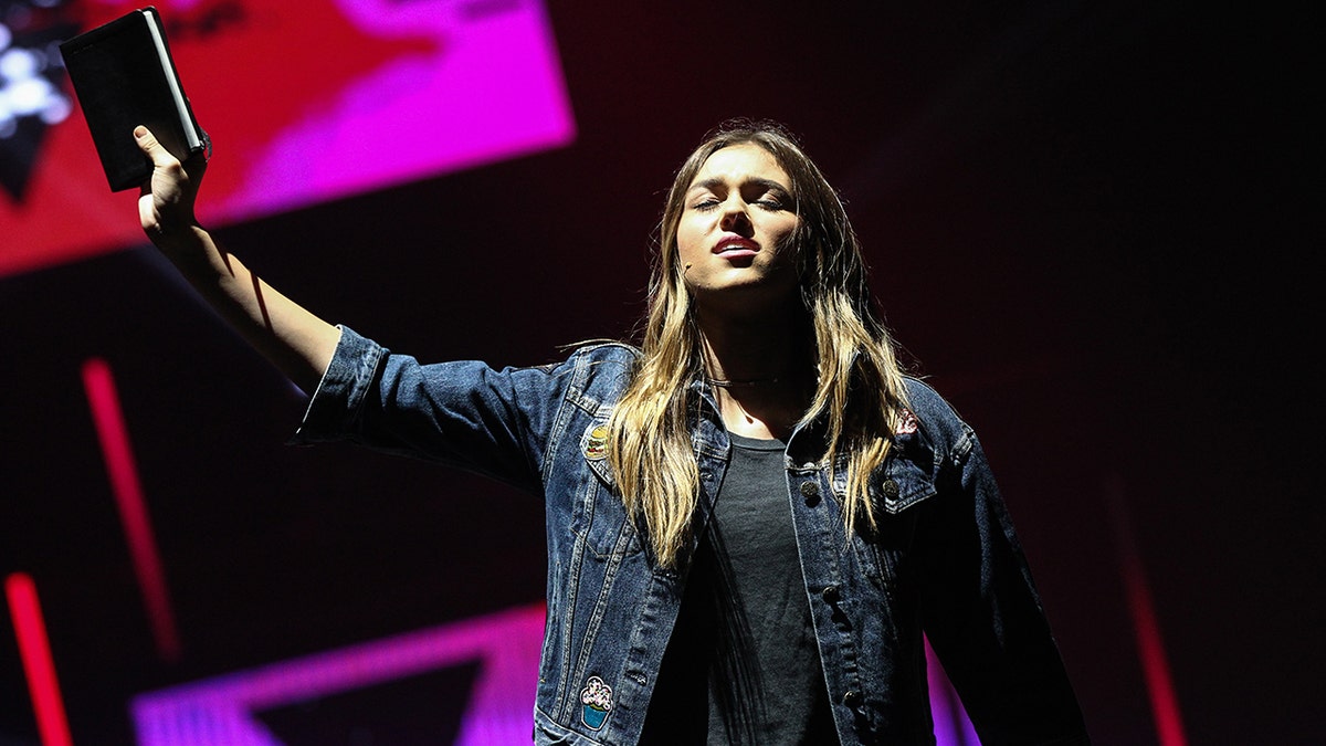 Sadie Robertson on stage Live Original tour