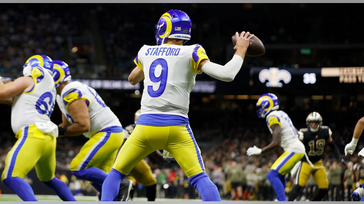 Matt Stafford drops back