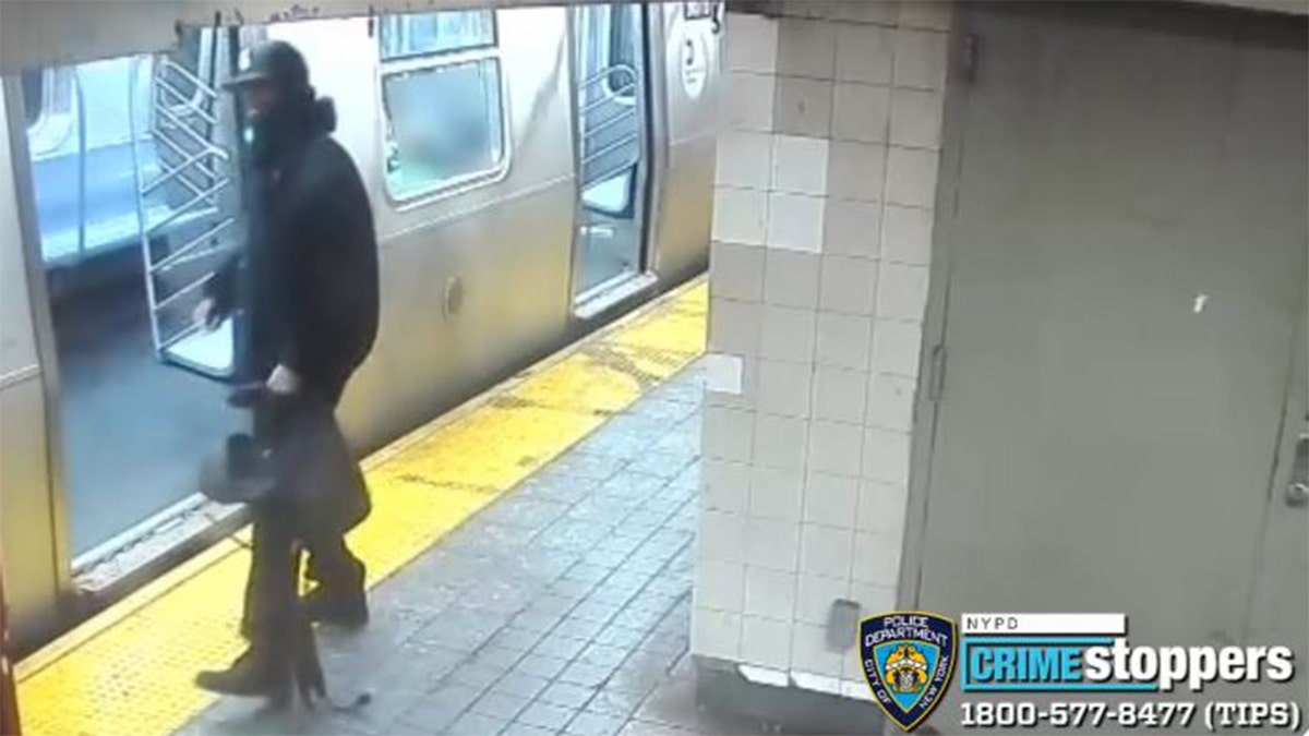 NYPD subway robbery