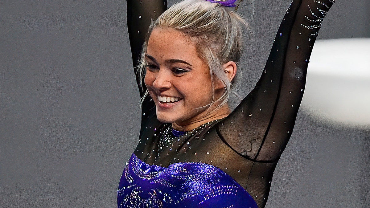 My Back Hurts Just Looking at This”: Popular LSU Gymnast Olivia Dunne's Insane  Flexibility Goes Viral in a New Video As Fans Left Stunned -  EssentiallySports