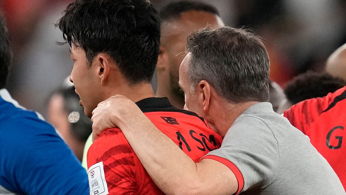 Paulo Bento comforts Son Heung-min