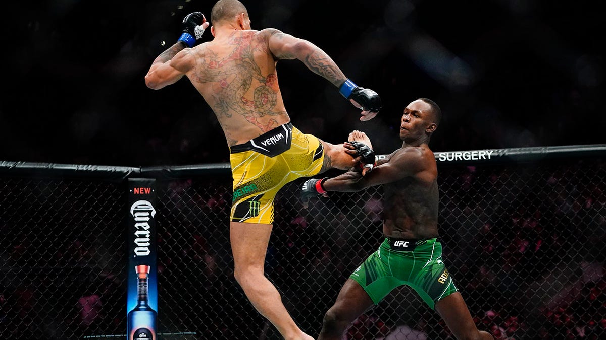 Alex Pereira kicks Israel Adesanya