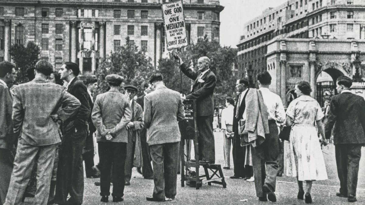 1930s open-air preacher in London