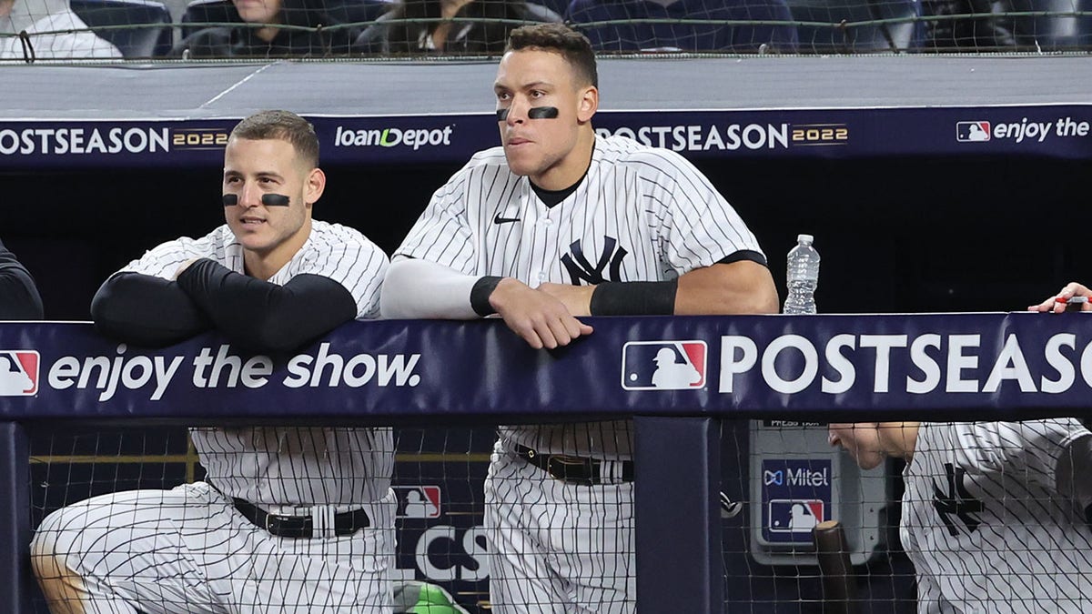 Anthony Rizzo and Aaron Judge in the dugout