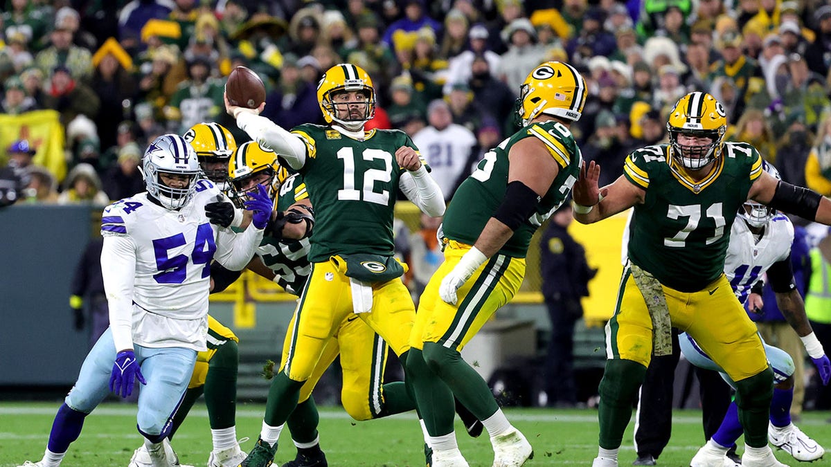 Aaron Rodgers throws a pass