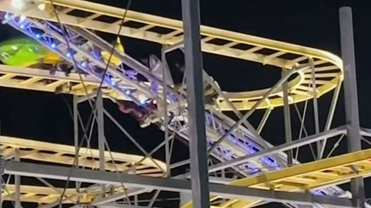 LOOK: Firefighters Practice Rescues Atop Canobie Lake Park Roller Coasters,  Ferris Wheel - CBS Boston