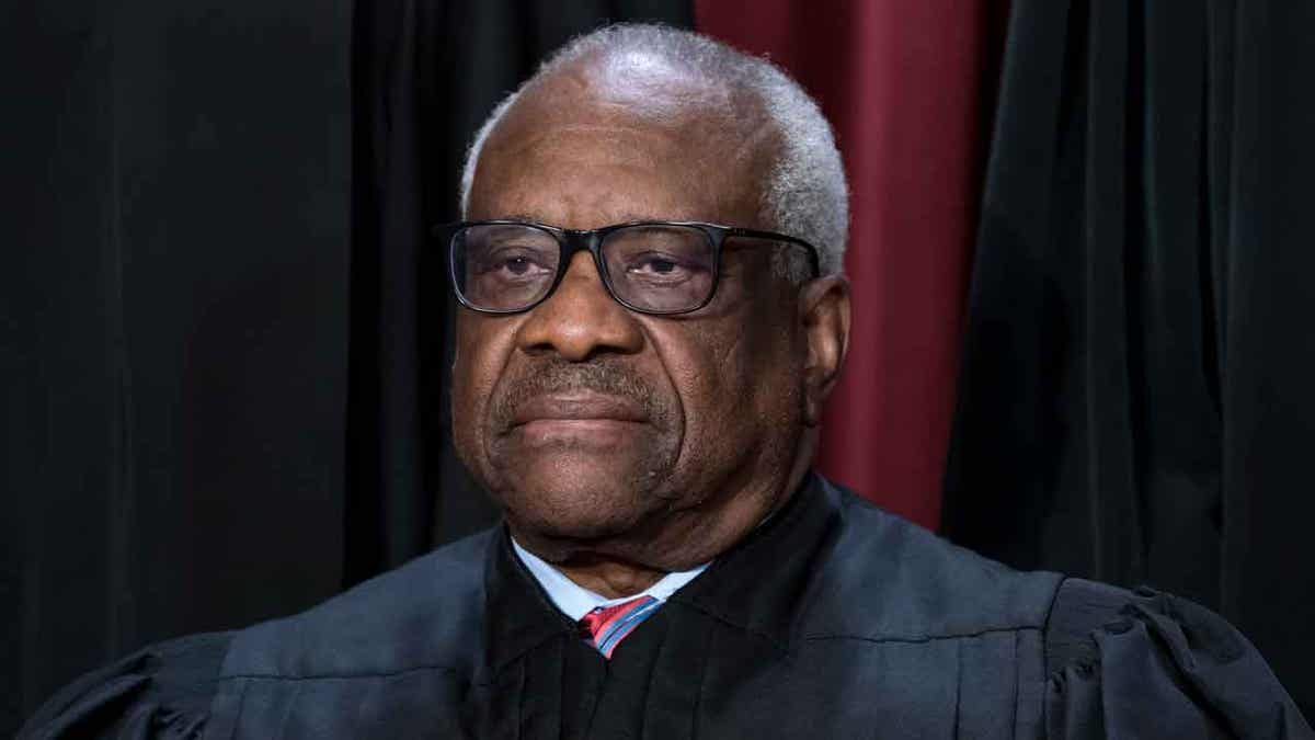 Clarence Thomas in judicial robe