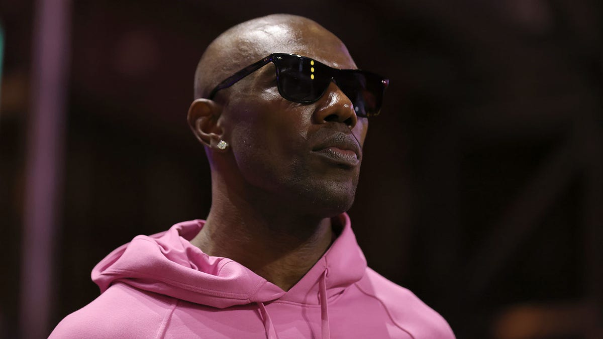 Terrell Owens watches Fan Controlled Football game