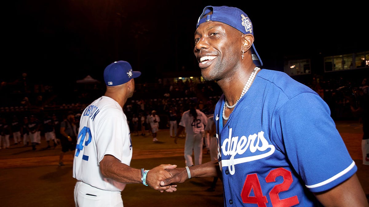 Terrell Owens shakes hands