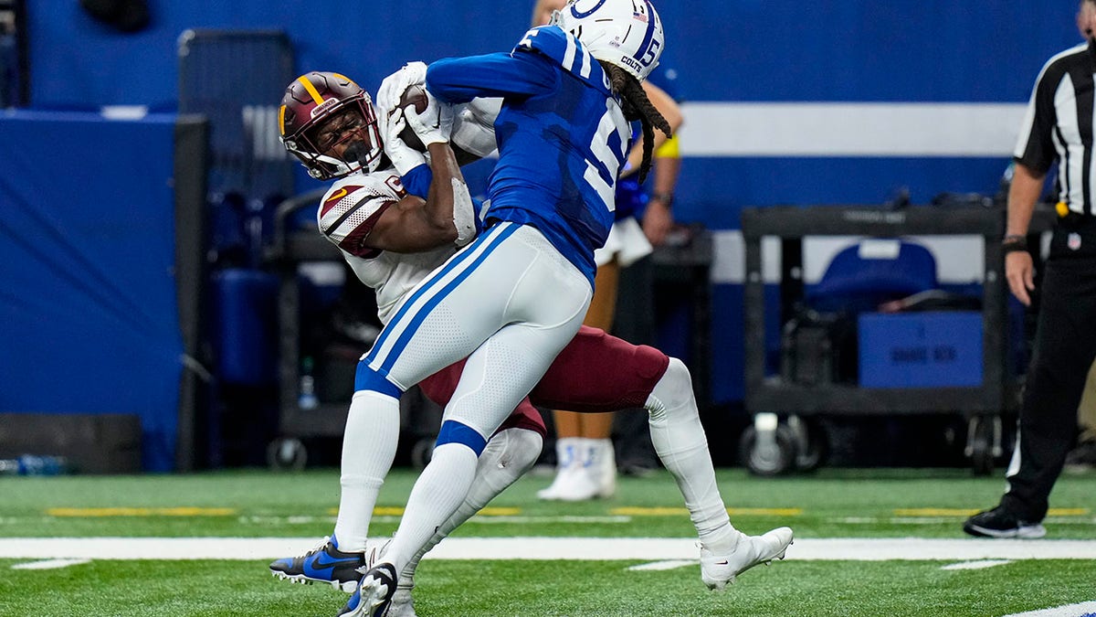 Terry McLaurin makes a catch