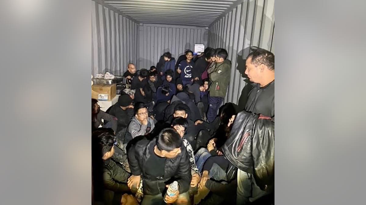 illegal immigrants in Texas tractor trailer