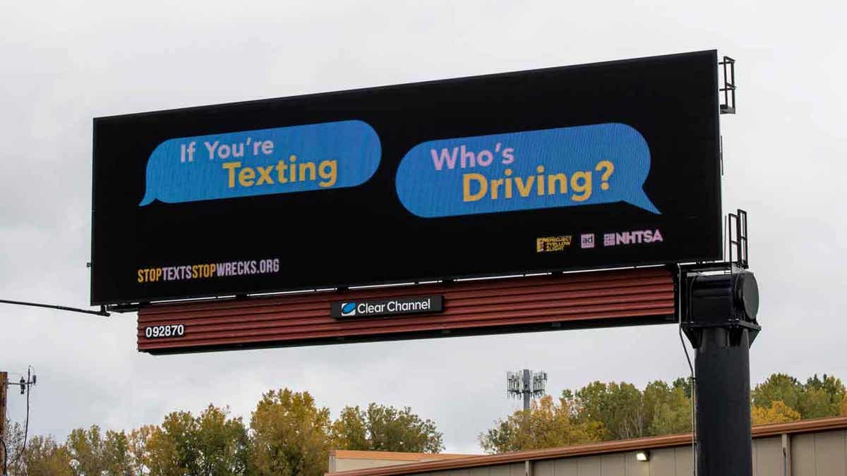 Anti-texting billboard sign to stop 