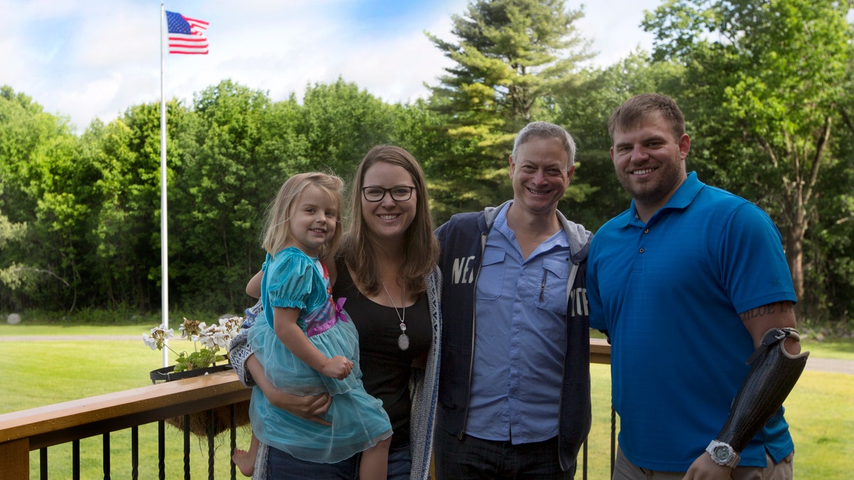 Gary Sinise and the family of Travis Mills