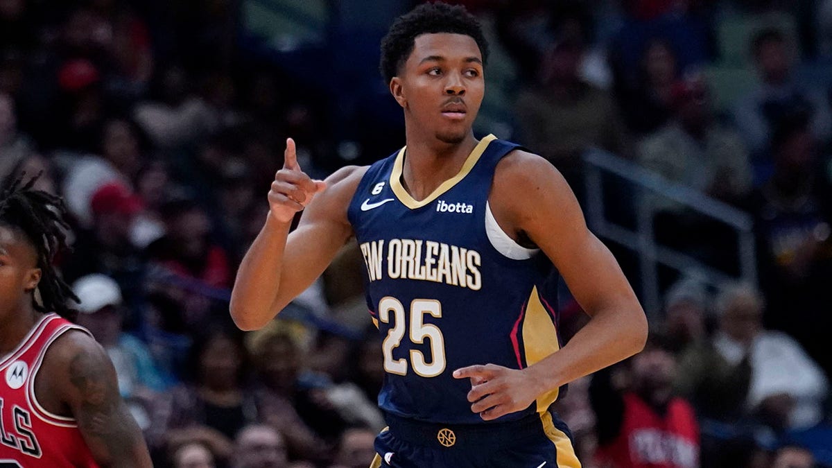 Pelicans' Trey Murphy III dedicates performances to UVA shooting victims