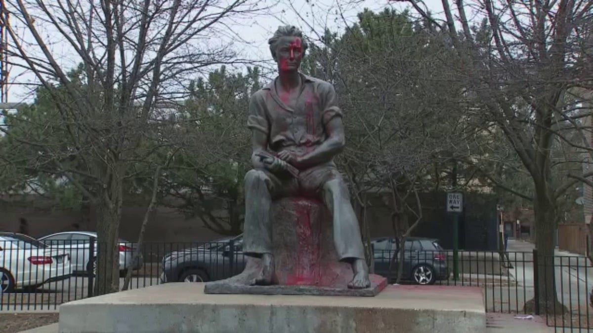 Lincoln statue defaced chicago