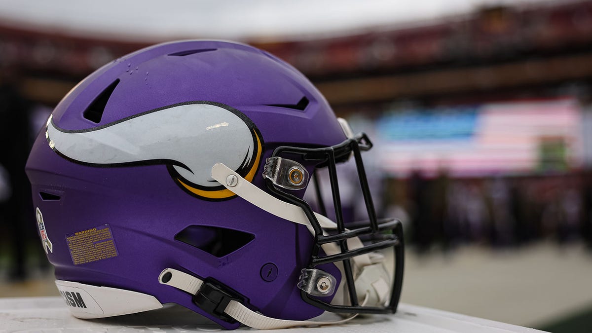 Um capacete do Minnesota Vikings