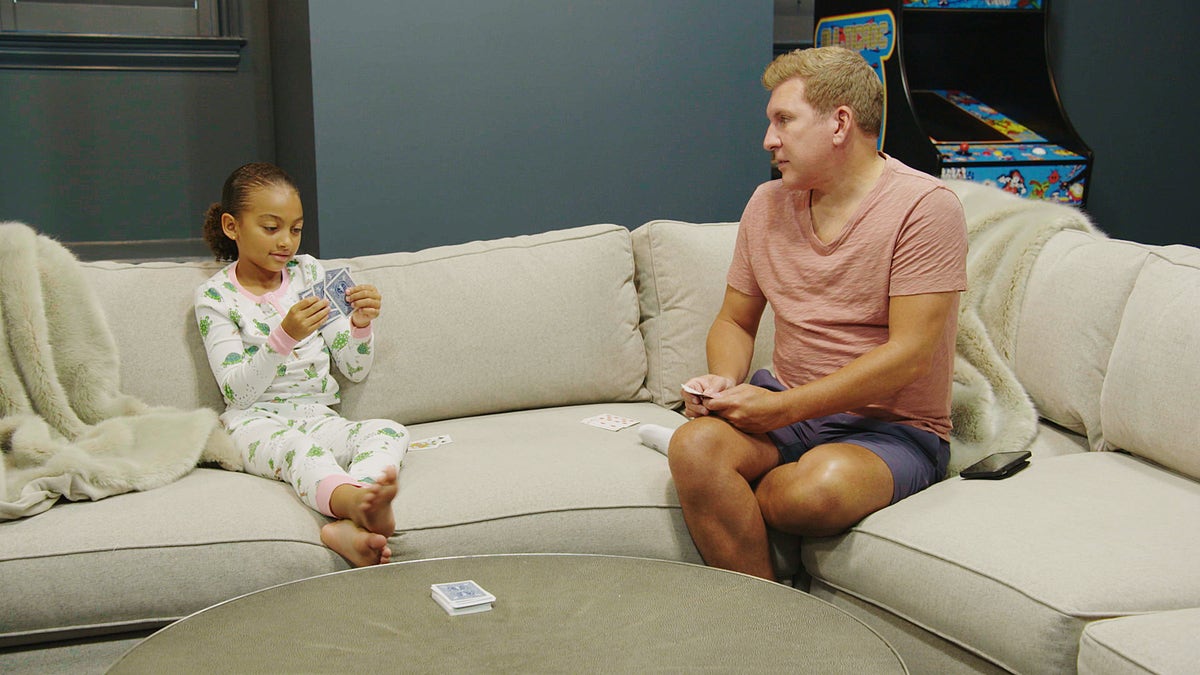 Chloe and Todd sit on the couch during an episode of "Chrisley Knows Best"