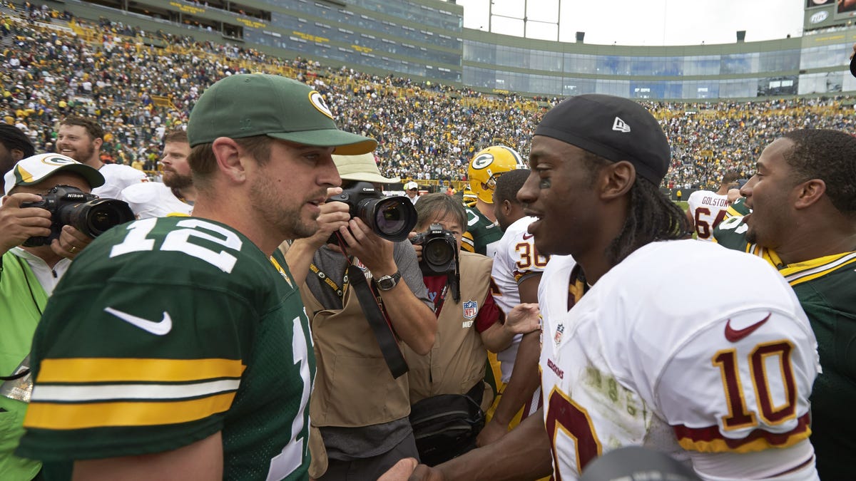 Aaron Rodgers shakes hands with Robert Griffin III