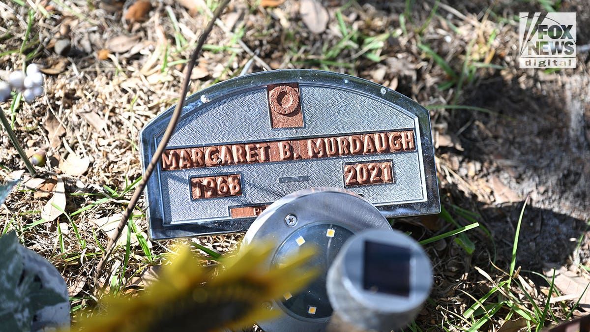Maggie Murdaugh's gravestone plaque.