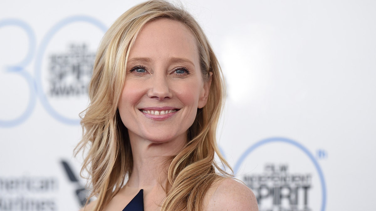 Anne Heche walks red carpet wearing blue strapless dress