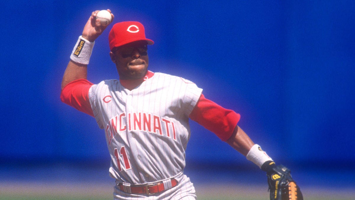 Barry Larkin, former Cincinnati Reds shortstop, elected to baseball Hall of  Fame: Video 