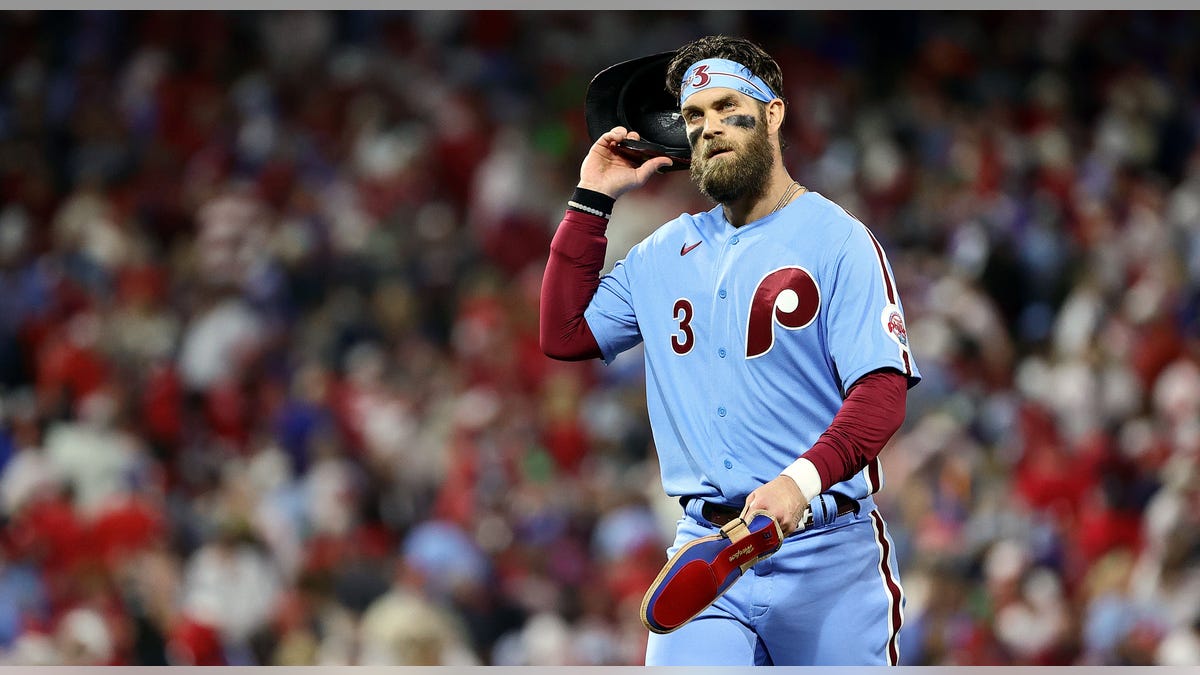 Bryce Harper takes off helmet