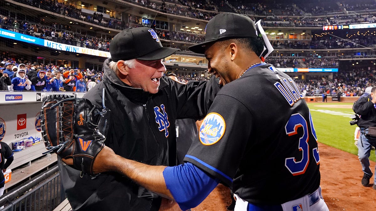 Buck Showalter and Edwin Diaz