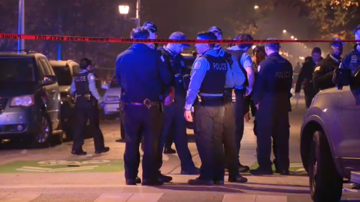 Police at site of Chicago Halloweens hooting