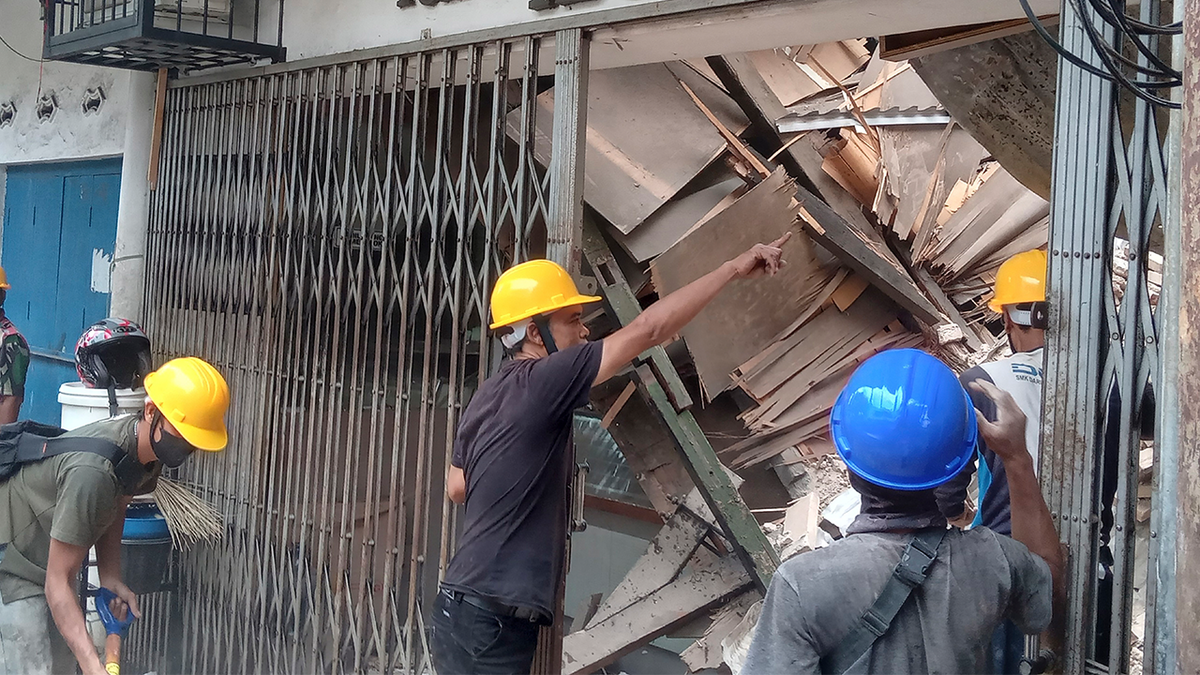 Building damaged in earthquake