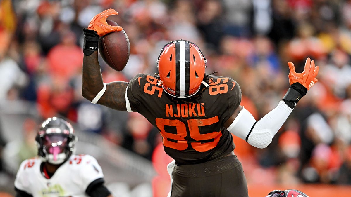 David Njoku one-handed catch