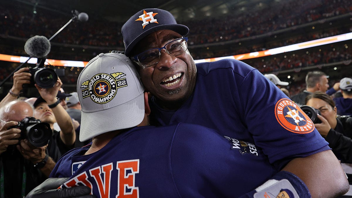 Dusty Baker hugs Jose Altuve