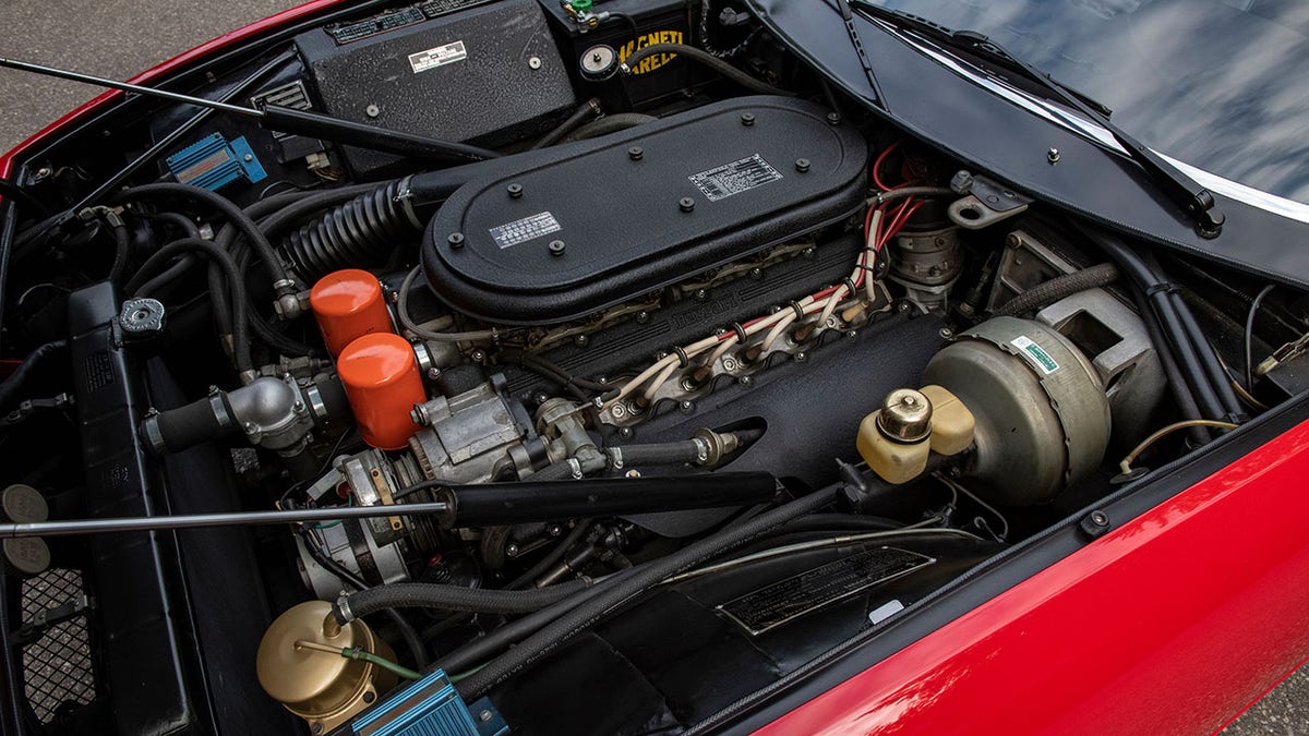 Ferrari Daytona engine