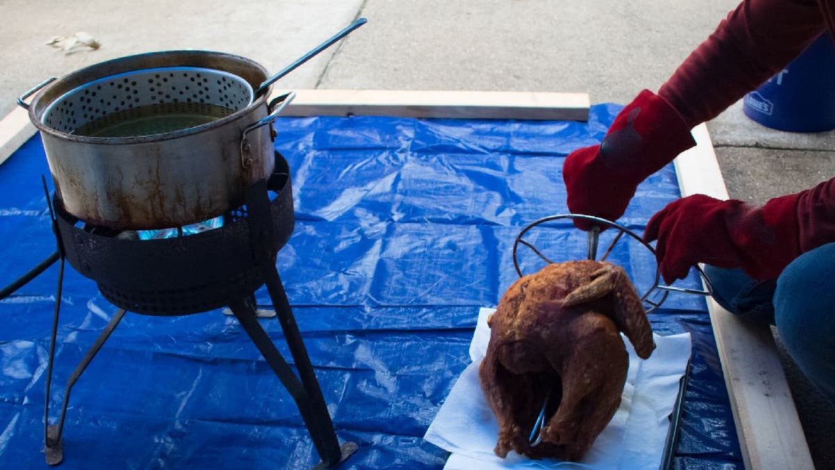 Firefighters Reveal How Deep-frying Frozen Thanksgiving Turkeys Poses ...