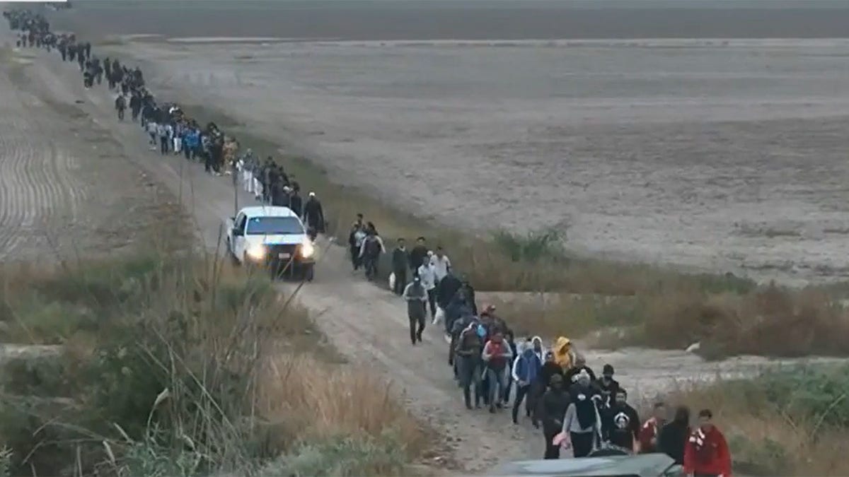 Migrants border Texas