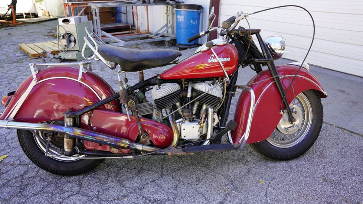 【the-beatles1962 】INDIAN MOTAR CYCLE Globetrotter's treasure trove of classic motorcycles and