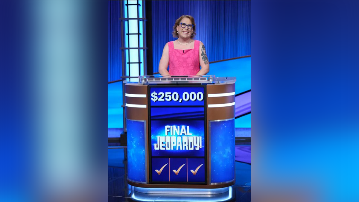Amy Schneider playing Jeopardy!